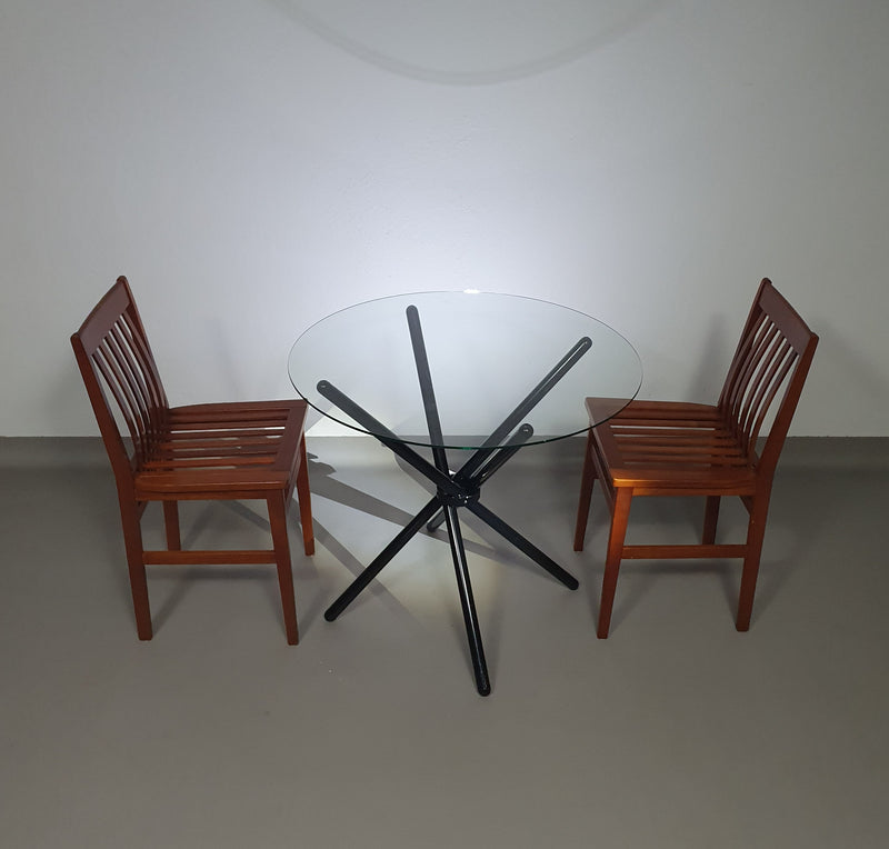 Een mooi ding is een blijvende vreugde.
 Italiaanse klaptafel jaren 80
 Aluminium frame