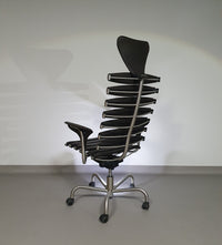 De Sede DS-2100/161 directiestoel uit onze design Home Office collectie.
 Nieuwstaat
 Donkerbruin leer