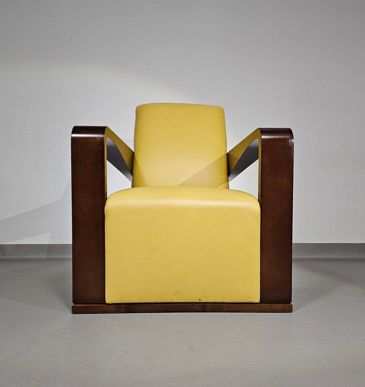 Hugues Chevalier
Beautiful condition / 2 x Ying armchair / Hurgues Chevalier / leather / by Chafik Gasmi