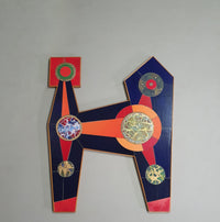 Groot geëmailleerd, iriserend glazen tableau / wandsculptuur uit het midden van de vorige eeuw. Breed 80 cm. Hoogte 100 cm. Gesigneerd Frans Heijnen / Swalmen / getiteld "beest" (dier) Jaren 60