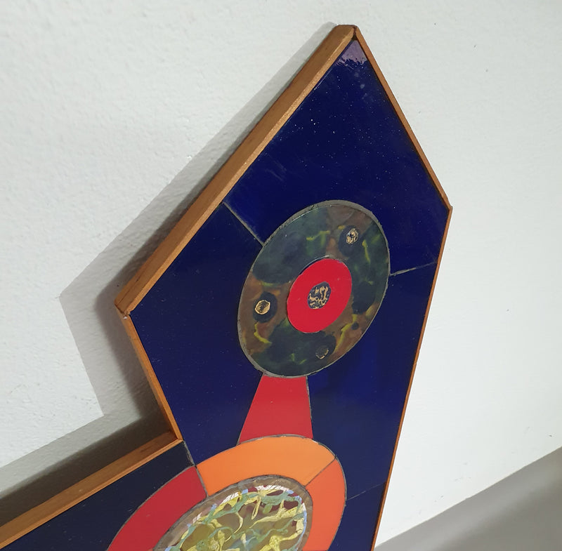 Groot geëmailleerd, iriserend glazen tableau / wandsculptuur uit het midden van de vorige eeuw. Breed 80 cm. Hoogte 100 cm. Gesigneerd Frans Heijnen / Swalmen / getiteld "beest" (dier) Jaren 60