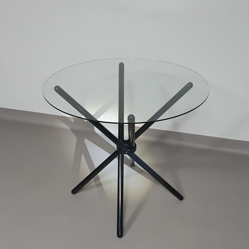 Een mooi ding is een blijvende vreugde.
 Italiaanse klaptafel jaren 80
 Aluminium frame
