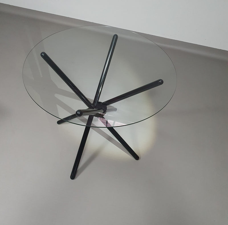 Een mooi ding is een blijvende vreugde.
 Italiaanse klaptafel jaren 80
 Aluminium frame