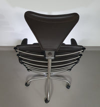 De Sede DS-2100/161 directiestoel uit onze design Home Office collectie.
 Nieuwstaat
 Donkerbruin leer