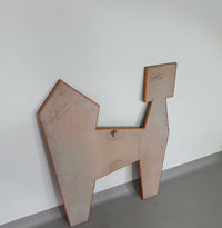 Groot geëmailleerd, iriserend glazen tableau / wandsculptuur uit het midden van de vorige eeuw. Breed 80 cm. Hoogte 100 cm. Gesigneerd Frans Heijnen / Swalmen / getiteld "beest" (dier) Jaren 60