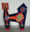 Groot geëmailleerd, iriserend glazen tableau / wandsculptuur uit het midden van de vorige eeuw. Breed 80 cm. Hoogte 100 cm. Gesigneerd Frans Heijnen / Swalmen / getiteld "beest" (dier) Jaren 60
