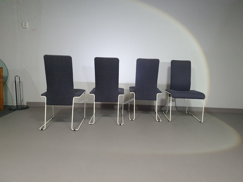 Walter antonis stoelen voor Henny de Jong.
