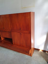 Grote wandkast V-vorm 360 x 175 cm
 Bestaat uit 4 boven delen ( met bureauklep) en 4 onderdelen met lades jaren 60