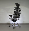 De Sede DS-2100/161 directiestoel uit onze design Home Office collectie.
 Nieuwstaat
 Donkerbruin leer