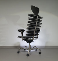 De Sede DS-2100/161 directiestoel uit onze design Home Office collectie.
 Nieuwstaat
 Donkerbruin leer