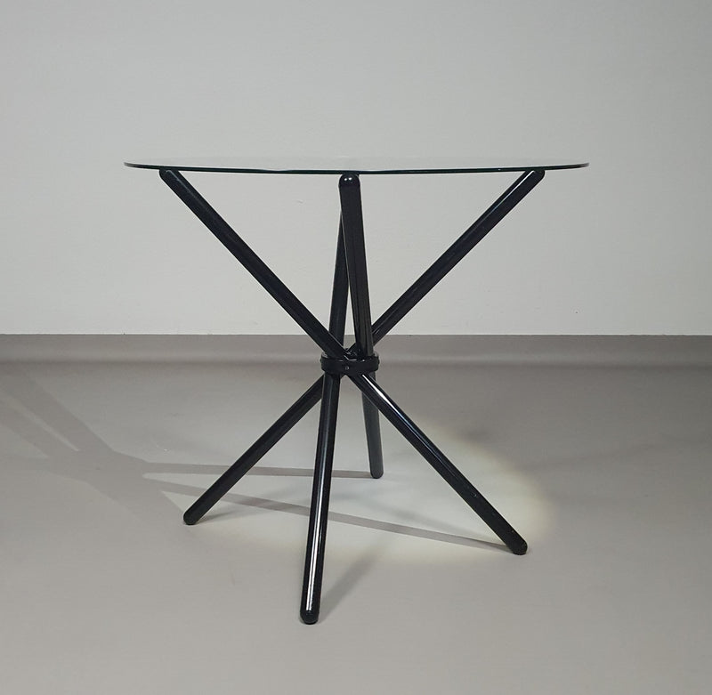 Een mooi ding is een blijvende vreugde.
 Italiaanse klaptafel jaren 80
 Aluminium frame