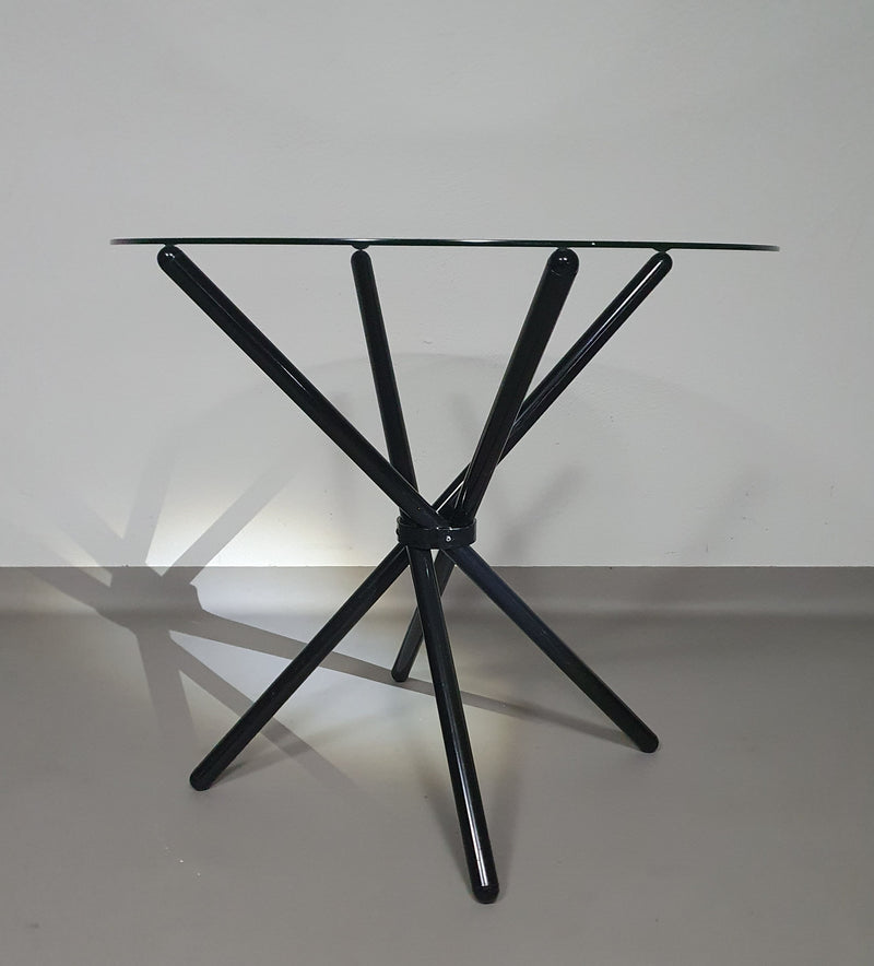 Een mooi ding is een blijvende vreugde.
 Italiaanse klaptafel jaren 80
 Aluminium frame