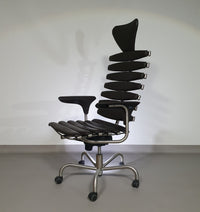 De Sede DS-2100/161 directiestoel uit onze design Home Office collectie.
 Nieuwstaat
 Donkerbruin leer