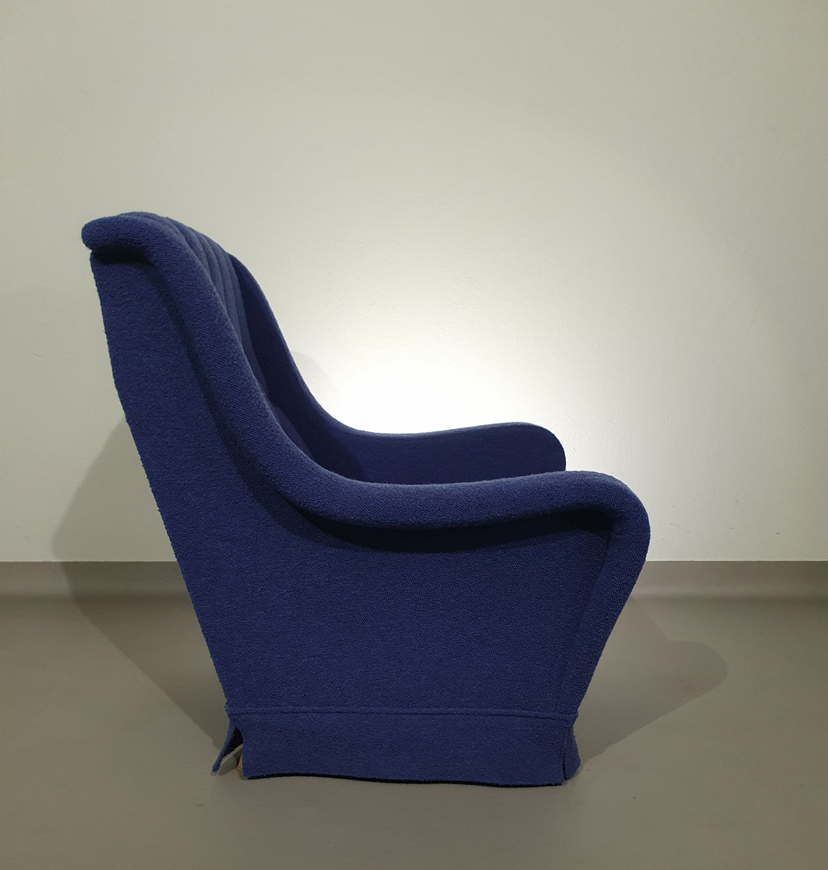 Graceful arm chair / wool bouclé / 70's