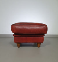 BAXTER hocker/poef in stierenleer.
 Kashmir Rubis kleur 1993