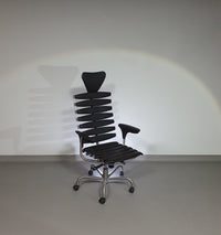 De Sede DS-2100/161 directiestoel uit onze design Home Office collectie.
 Nieuwstaat
 Donkerbruin leer