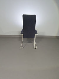 Walter antonis stoelen voor Henny de Jong.