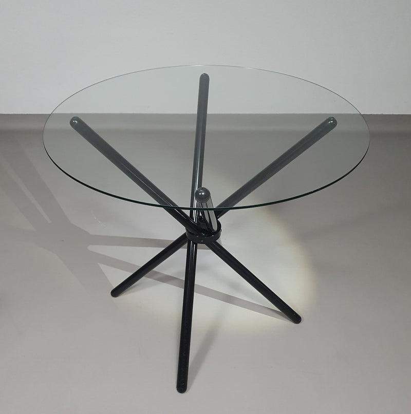 Een mooi ding is een blijvende vreugde.
 Italiaanse klaptafel jaren 80
 Aluminium frame