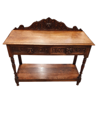 Victoriaanse gotische eikenhouten bijzettafel, decoratief gesneden rond 1920. Groene maskerdecoratie