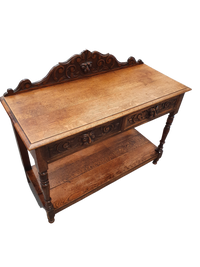Victoriaanse gotische eikenhouten bijzettafel, decoratief gesneden rond 1920. Groene maskerdecoratie