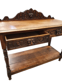 Victoriaanse gotische eikenhouten bijzettafel, decoratief gesneden rond 1920. Groene maskerdecoratie
