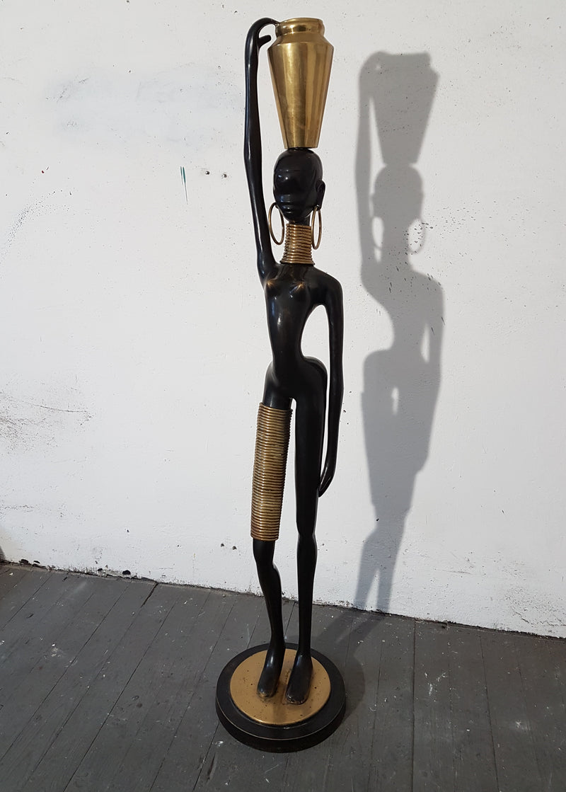 Levensgroot 169 cm bronzen Afrikaans vrouwenbeeld uit Oostenrijk, jaren 50