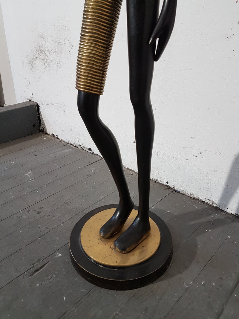 Levensgroot 169 cm bronzen Afrikaans vrouwenbeeld uit Oostenrijk, jaren 50