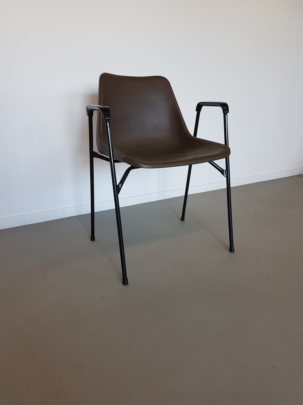 14 x The Polyside chair was designed for Hille by Robin Day and was a worldwide success from the moment it was launched in 1963 .
