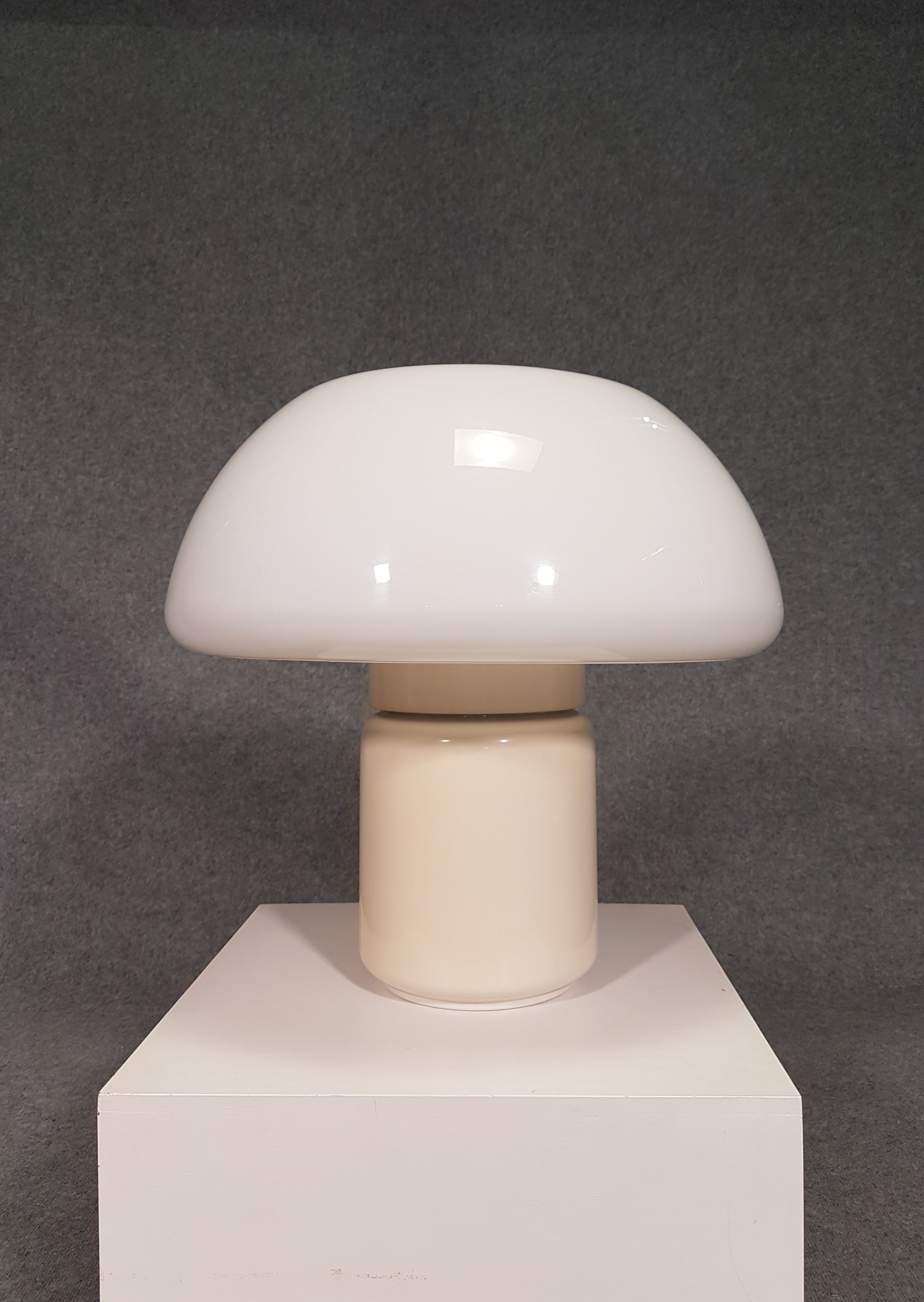 Mushroom table lamp model 625 by Elio Martinelli for