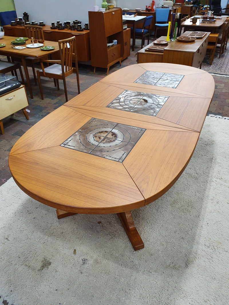 Stunning extendable dining table by Poul Herman Poulsen for Gangso Møbel Denmark. Danisch design 240cm x 107 cm signed