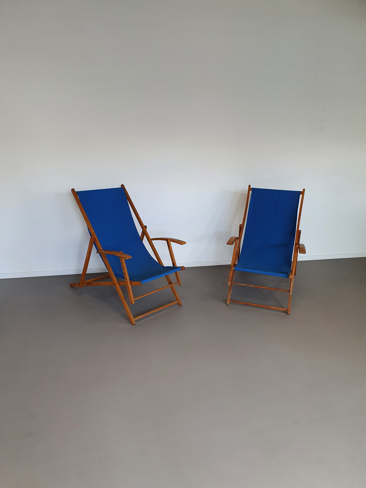 Blue vintage adjustable beach chairs, 1950s.