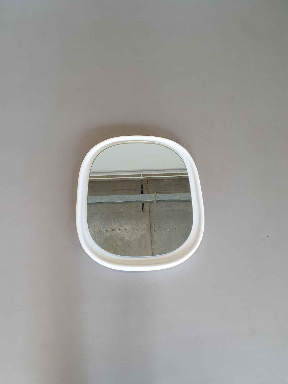 Set of 2 ceramic mirrors made by Sphinx Holland. Optically floating mirror in a white ceramic fame. Some wear on the edge of one mirror rest in very good vintage condition.
