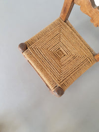 2 brutalistische touwstoelen midden 1900