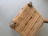 2 brutalistische touwstoelen midden 1900