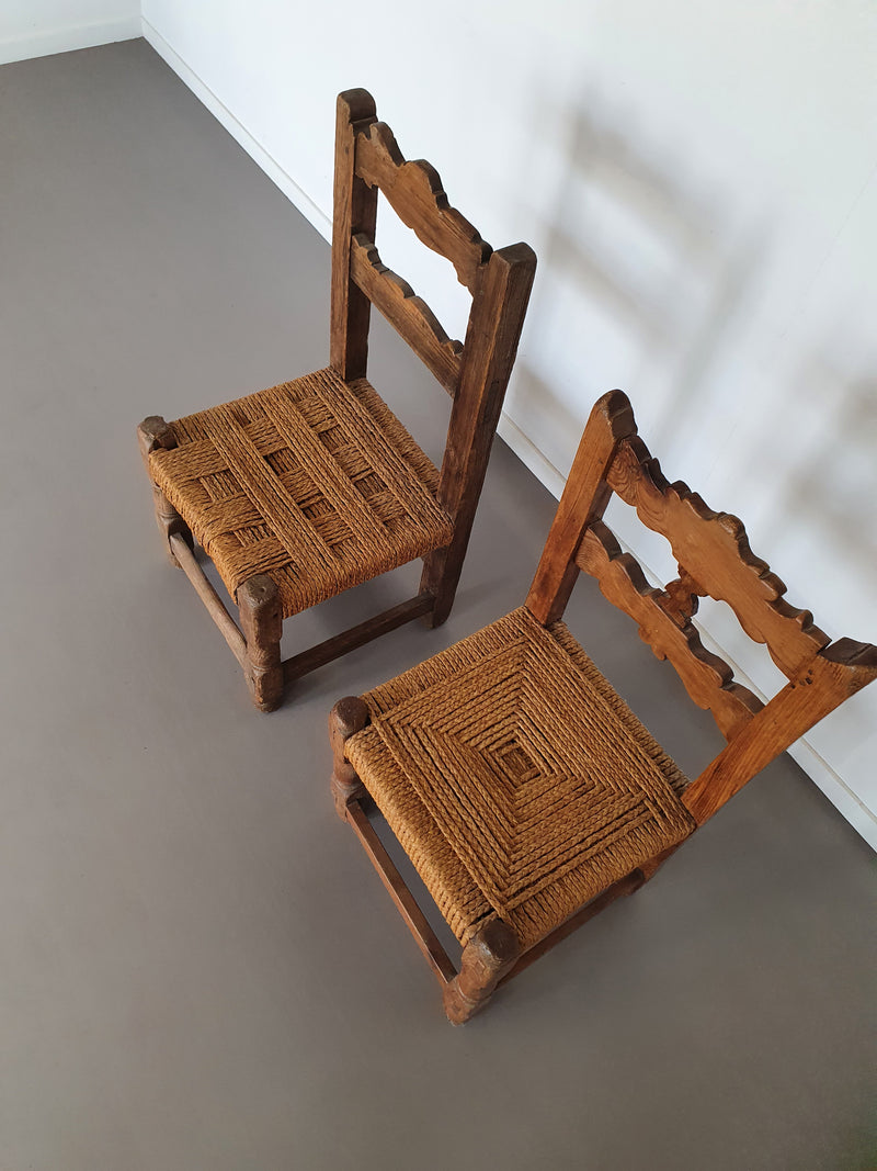 2 brutalistische touwstoelen midden 1900
