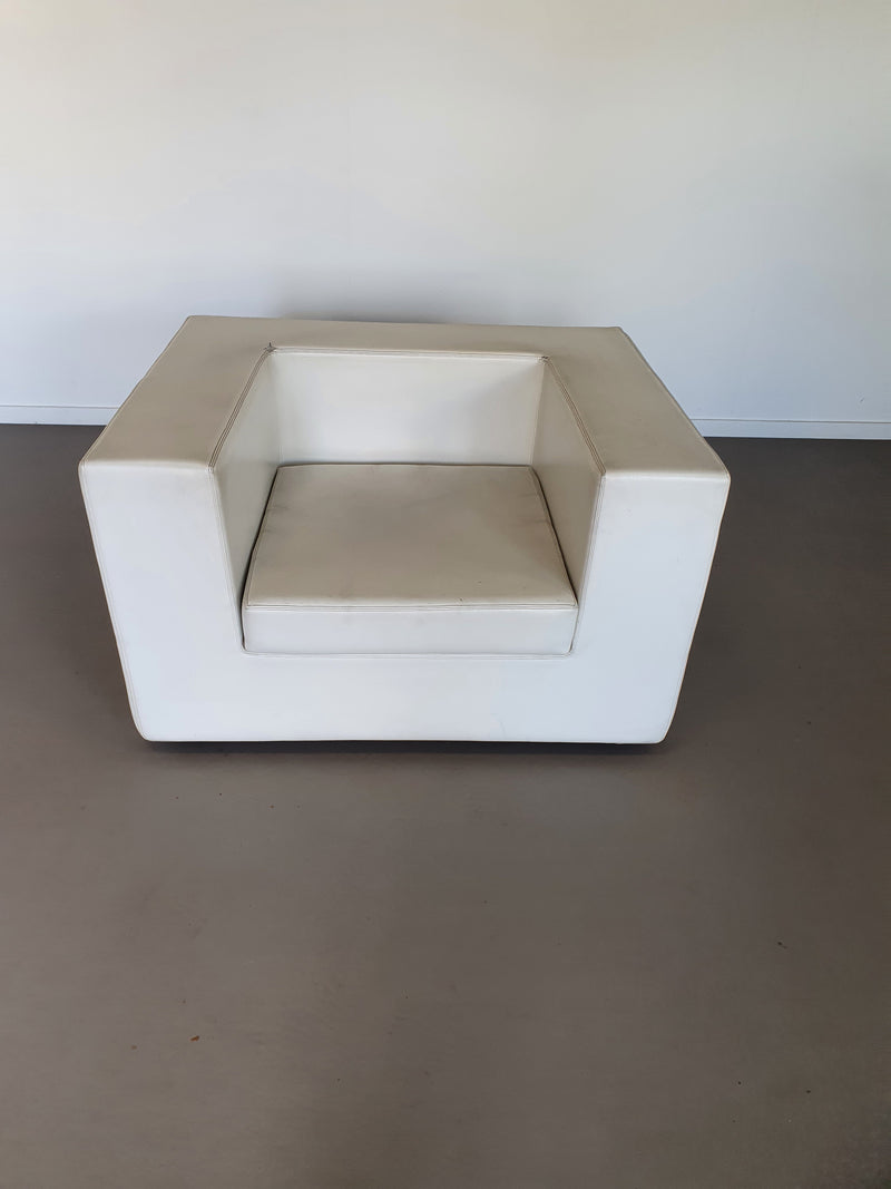 Vroege editie Zanotta "wegwerp" stoelen van willie Landels. Volledig origineel.
