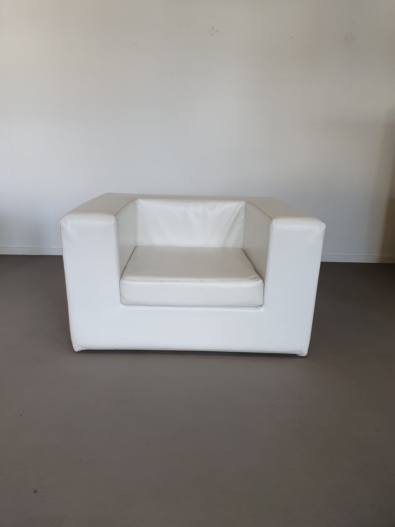 Vroege editie Zanotta "wegwerp" stoelen van willie Landels. Volledig origineel.