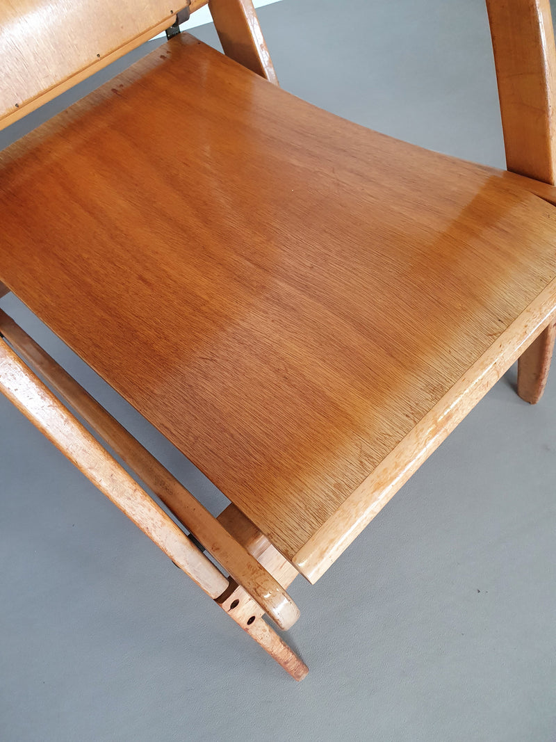 Vouwstoelen van multiplex uit het midden van de eeuw