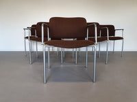 6 x retro stoel jaren zeventig in goede staat. 2 stoelen hebben een lage rugleuning en armleuningen