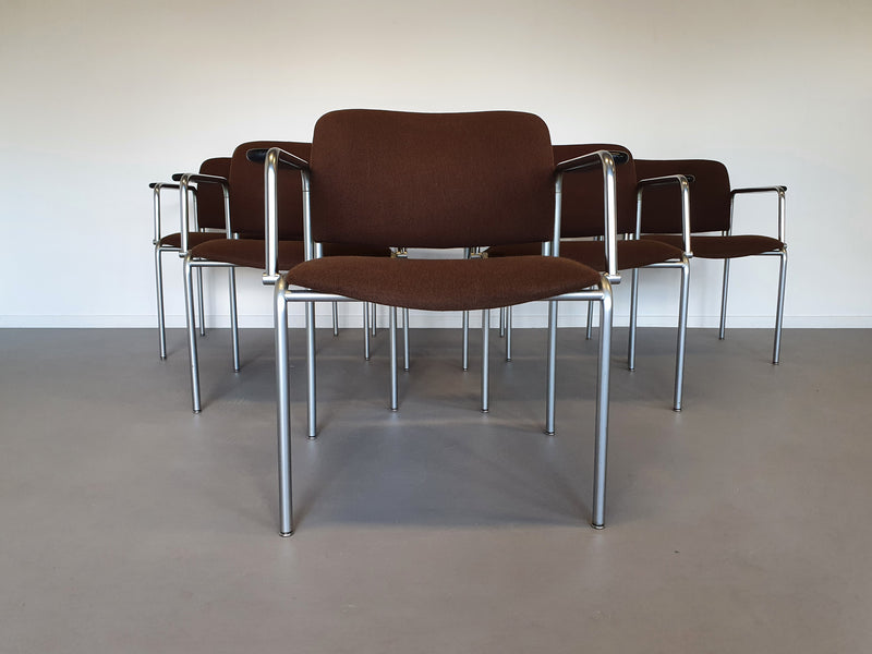 6 x retro stoel jaren zeventig in goede staat. 2 stoelen hebben een lage rugleuning en armleuningen