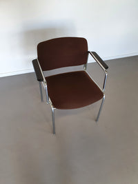 6 x retro stoel jaren zeventig in goede staat. 2 stoelen hebben een lage rugleuning en armleuningen