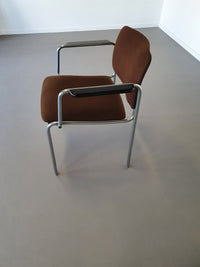 6 x retro stoel jaren zeventig in goede staat. 2 stoelen hebben een lage rugleuning en armleuningen
