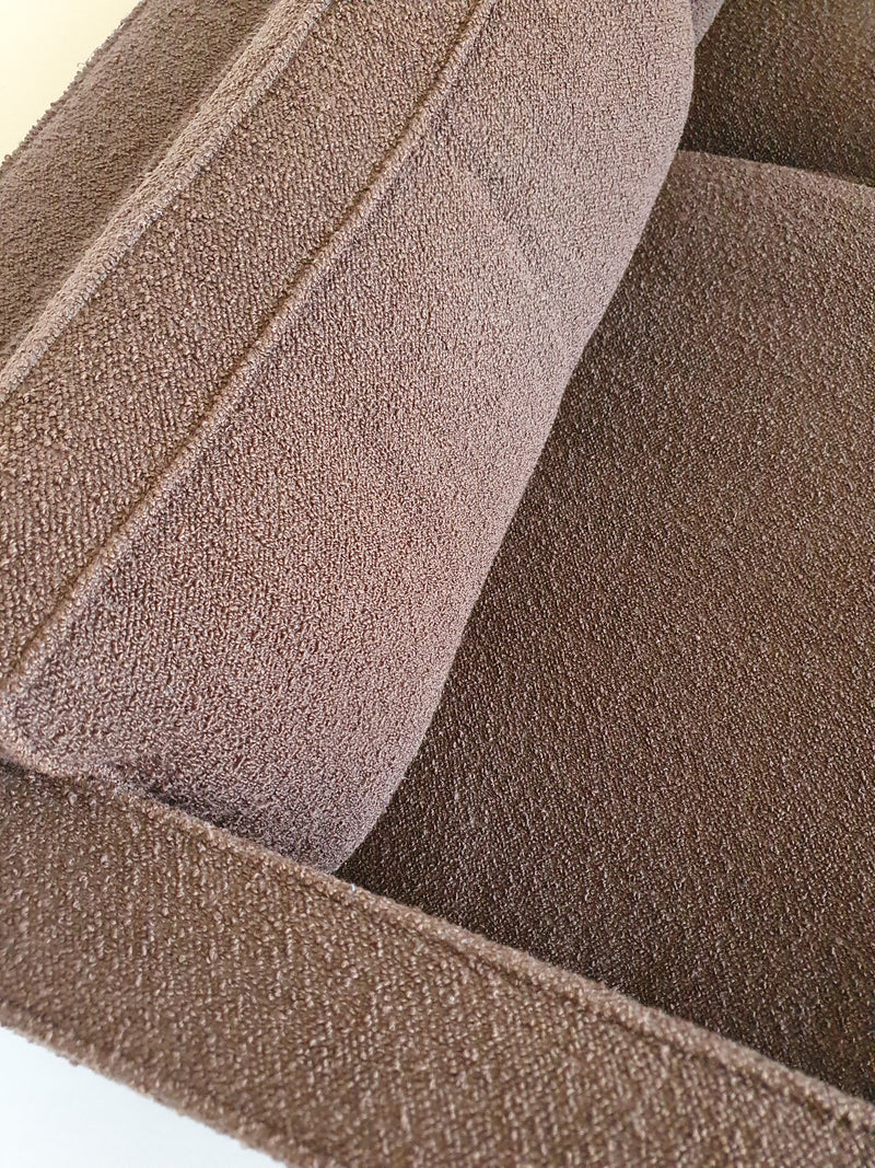 Artifort bank C905 van Kho Liang Ie 240 x 80 x 65 cm. Originele bekleding bruine boucléwol