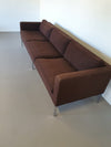 Artifort bank C905 van Kho Liang Ie 240 x 80 x 65 cm. Originele bekleding bruine boucléwol