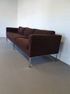 Artifort bank C905 van Kho Liang Ie 240 x 80 x 65 cm. Originele bekleding bruine boucléwol