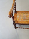 Wokkel stoel met armleuningen en webbing zitting.