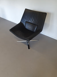 Leren, zware lounge stoelen. Breed 75 - hoog 87 - diep 70 cm. Prijs is voor de set.