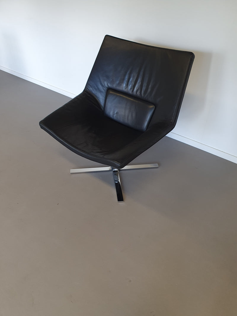 Leren, zware lounge stoelen. Breed 75 - hoog 87 - diep 70 cm. Prijs is voor de set.