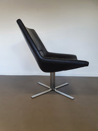 Leren, zware lounge stoelen. Breed 75 - hoog 87 - diep 70 cm. Prijs is voor de set.
