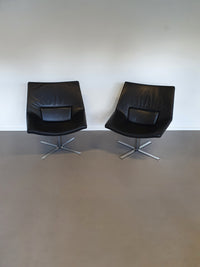 Leren, zware lounge stoelen. Breed 75 - hoog 87 - diep 70 cm. Prijs is voor de set.